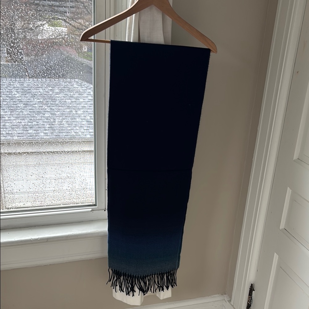 Elegant Ombre Blue Cashmere Scarf with Fringe